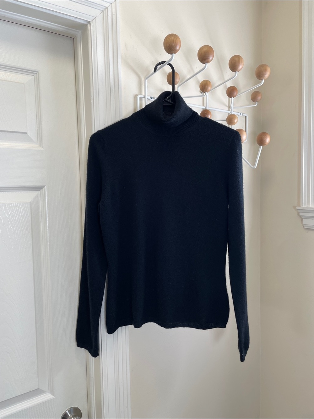 In Cashmere Turtle Neck Sweater Top - Black - M